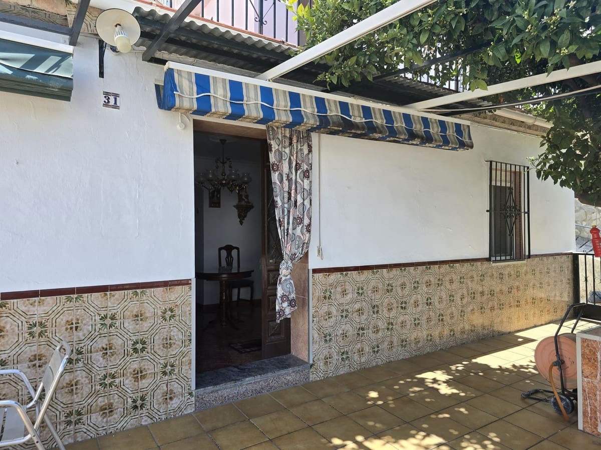 3 bedroom Townhouse for sale in Competa with garage - € 200,000 (Ref: 8926126)