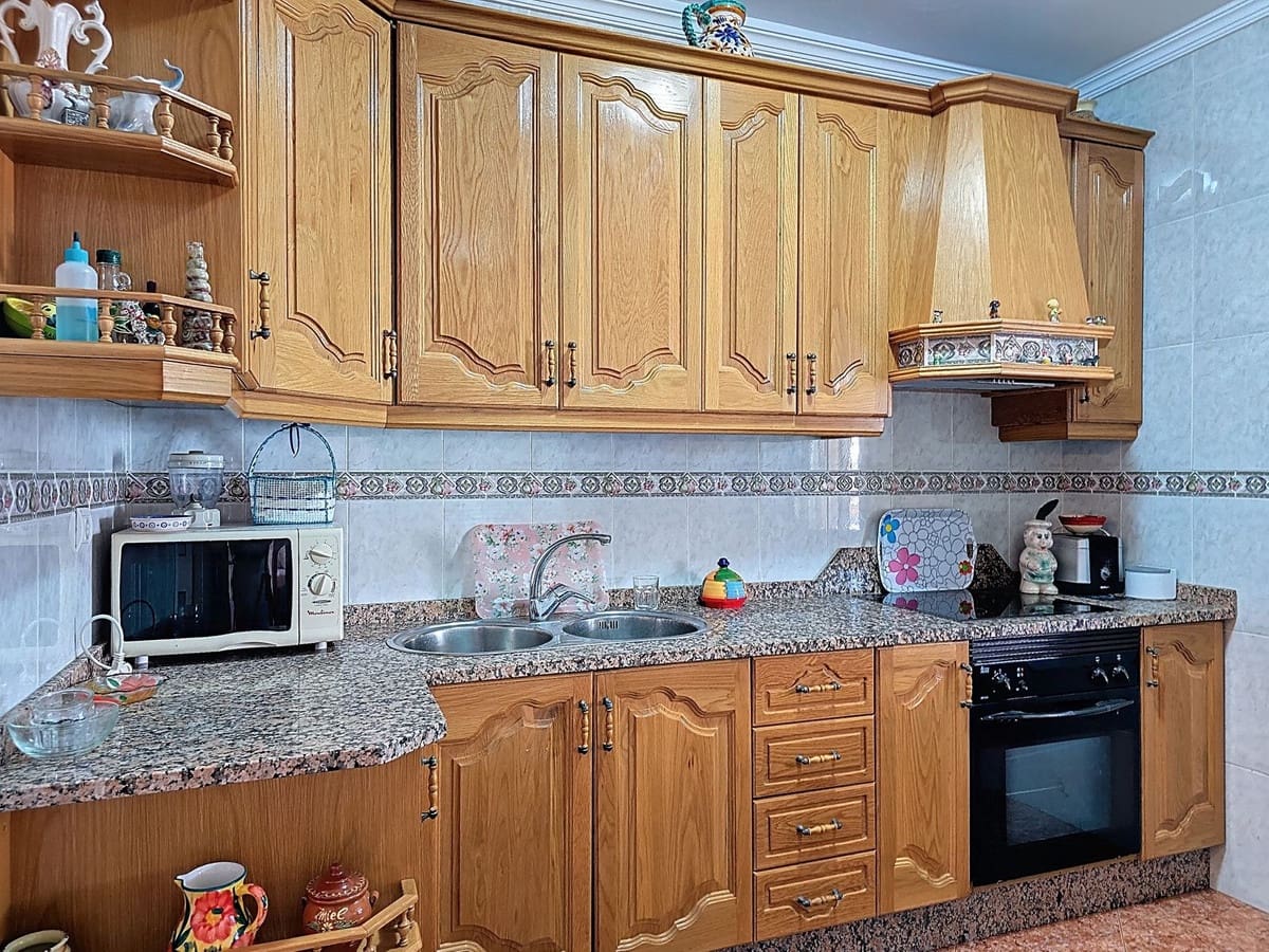 3 bedroom Townhouse for sale in Competa with garage - € 200,000 (Ref: 8926126)