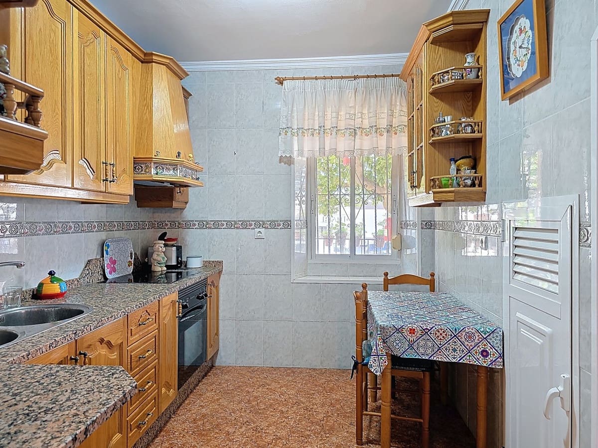 3 bedroom Townhouse for sale in Competa with garage - € 200,000 (Ref: 8926126)