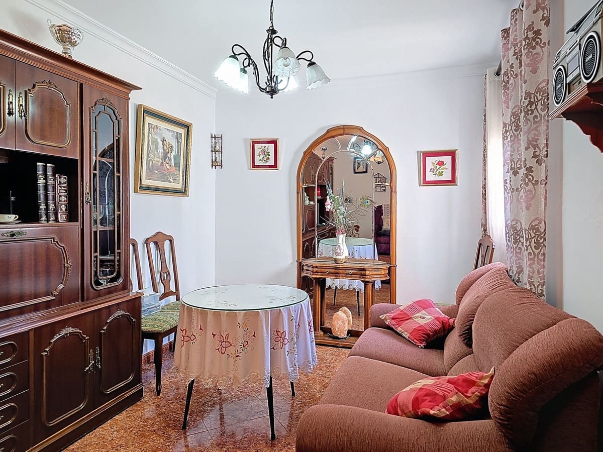 3 bedroom Townhouse for sale in Competa with garage - € 200,000 (Ref: 8926126)