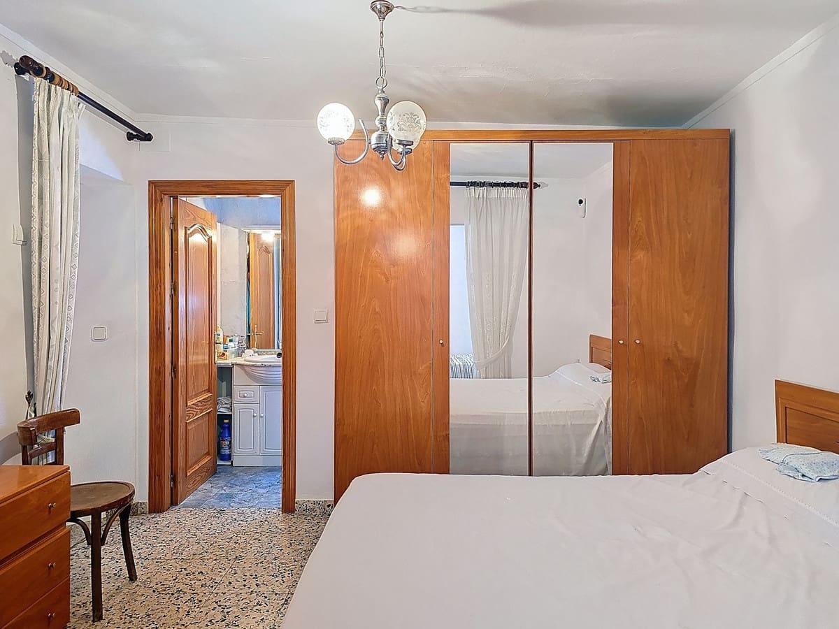 3 bedroom Townhouse for sale in Competa with garage - € 200,000 (Ref: 8926126)