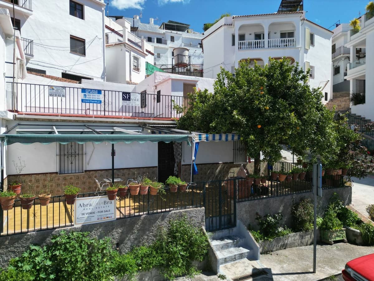 3 bedroom Townhouse for sale in Competa with garage - € 200,000 (Ref: 8926126)