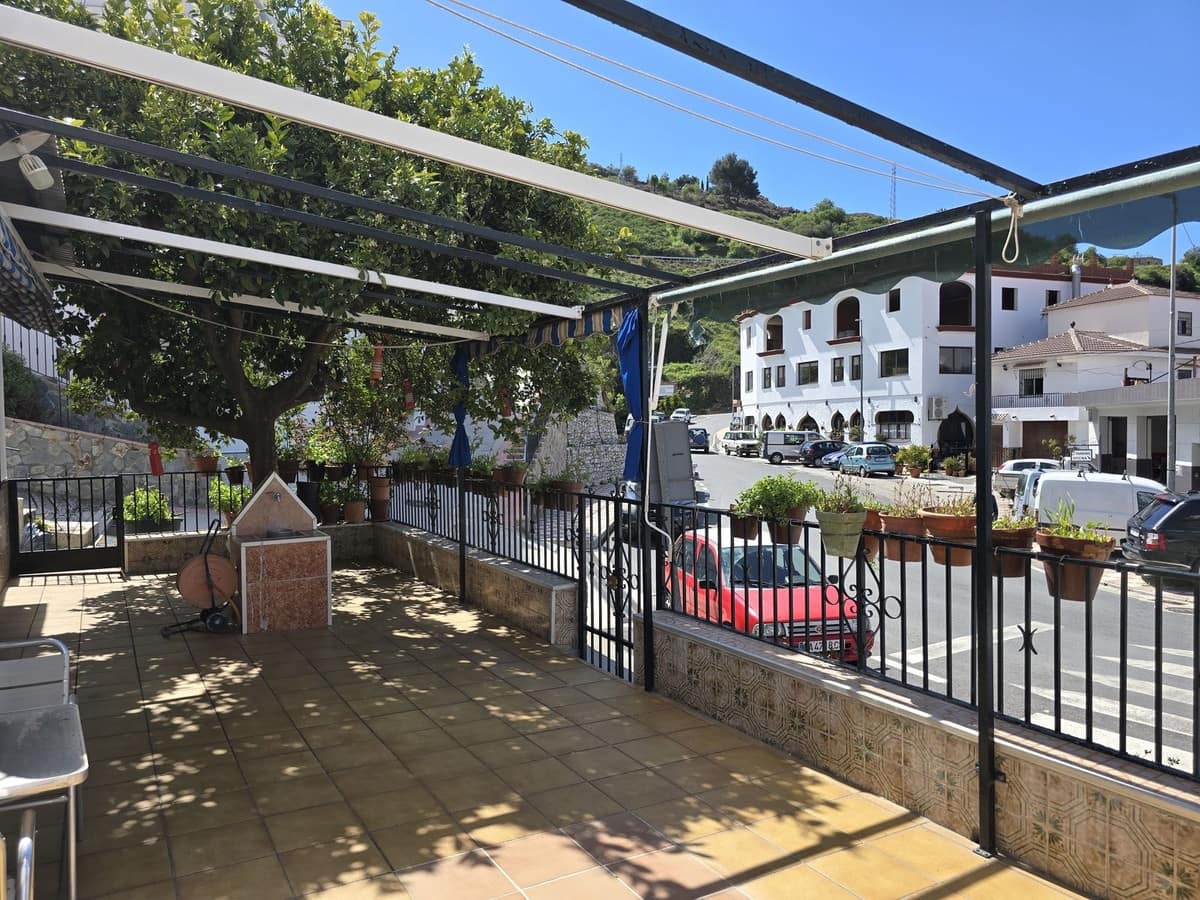 3 bedroom Townhouse for sale in Competa with garage - € 200,000 (Ref: 8926126)