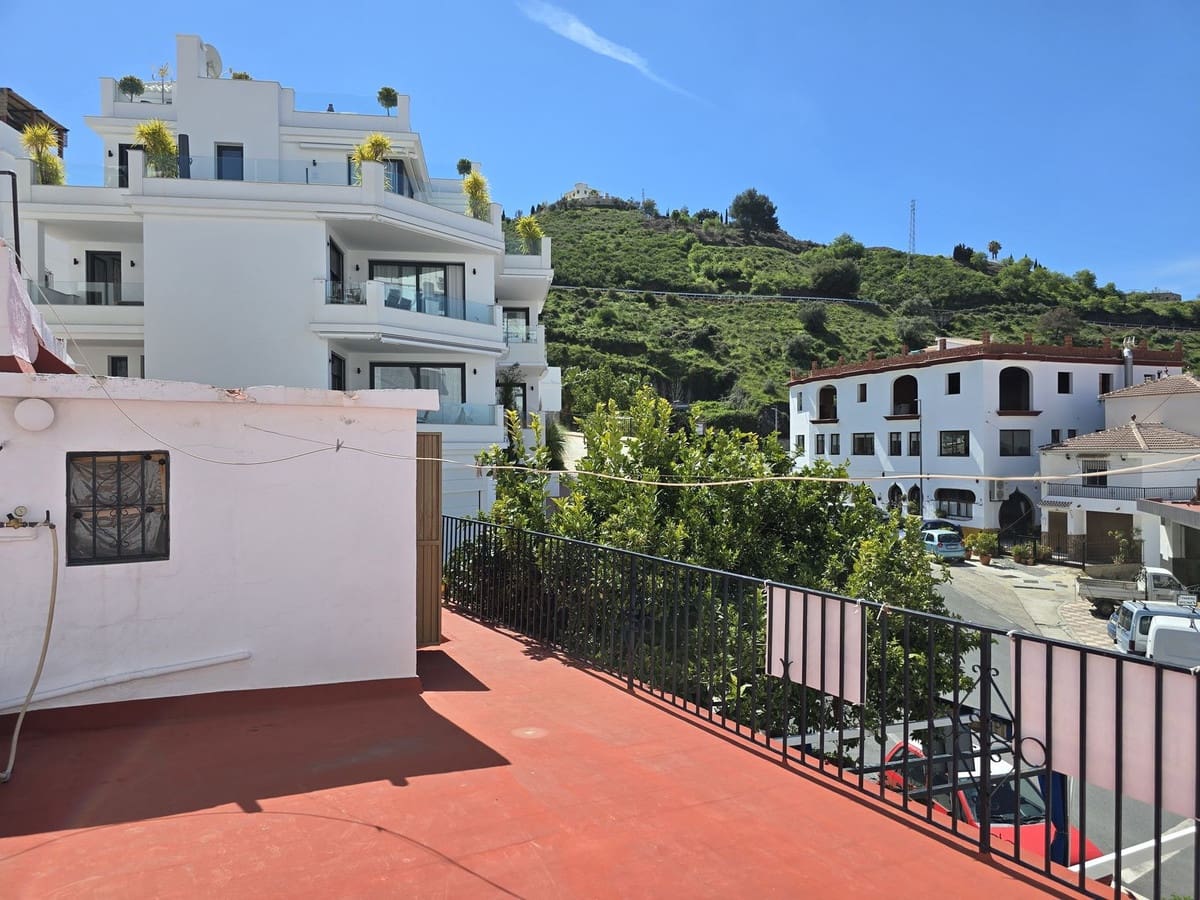 3 bedroom Townhouse for sale in Competa with garage - € 200,000 (Ref: 8926126)