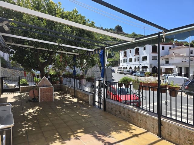 3 bedroom Townhouse for sale in Cómpeta with garage - € 200,000 (Ref: 8926126)