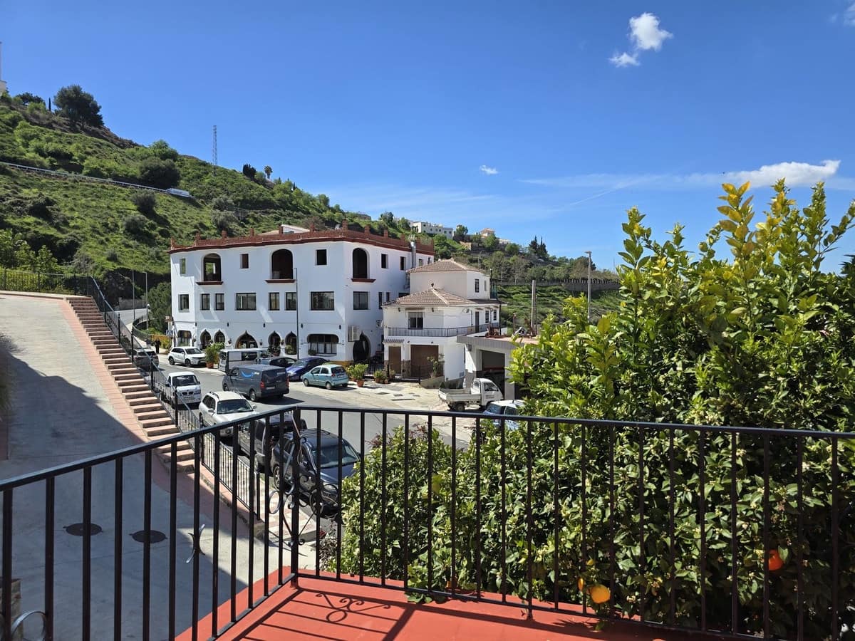 3 bedroom Townhouse for sale in Competa with garage - € 200,000 (Ref: 8926126)