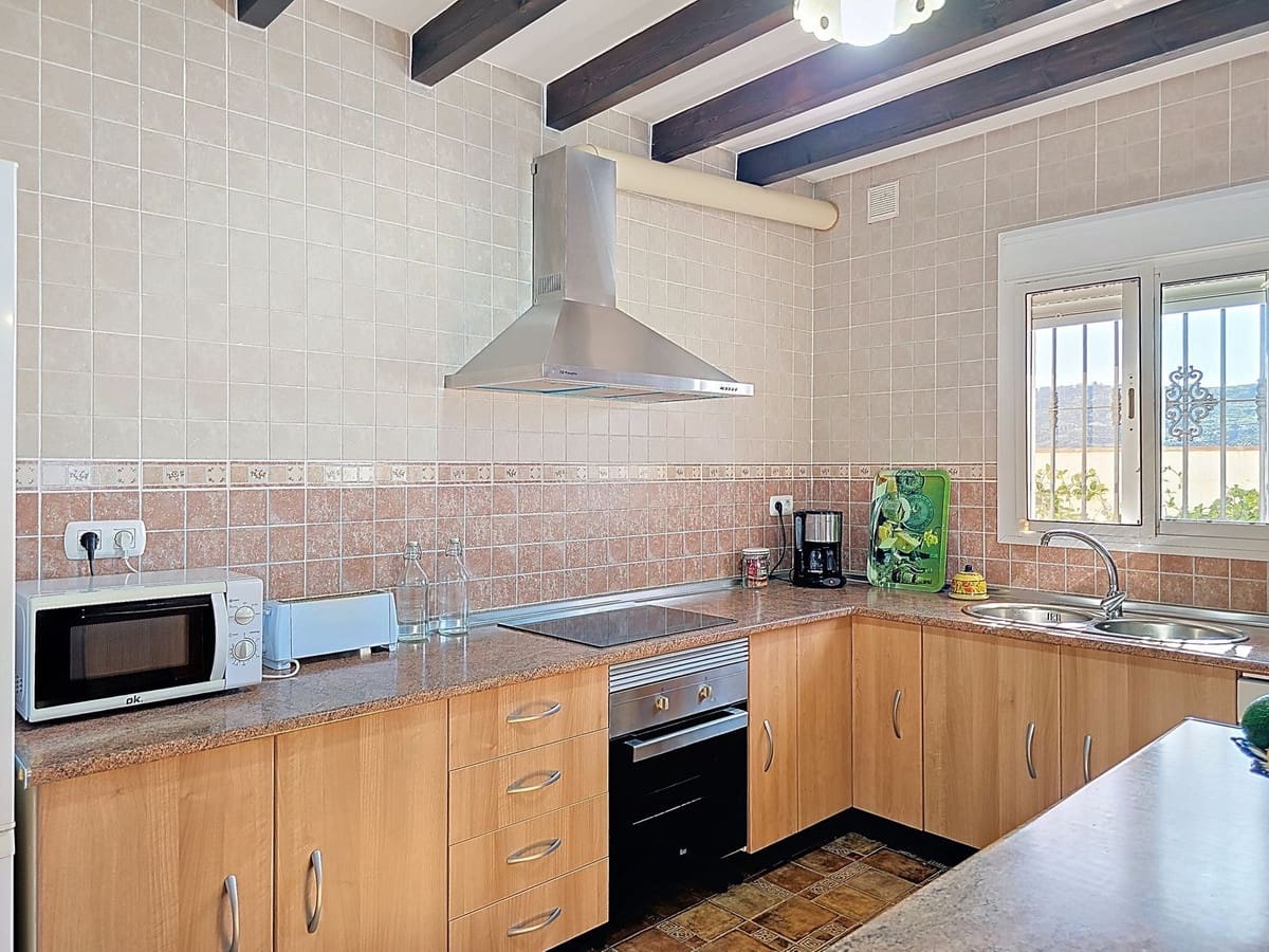 3 makuuhuone Huvila myytävänä paikassa Competa mukana uima-altaan 
autotalli - 420 000 € (Ref: 8930439)