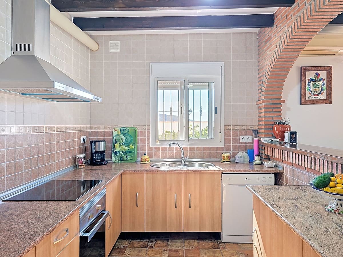 3 makuuhuone Huvila myytävänä paikassa Competa mukana uima-altaan 
autotalli - 420 000 € (Ref: 8930439)