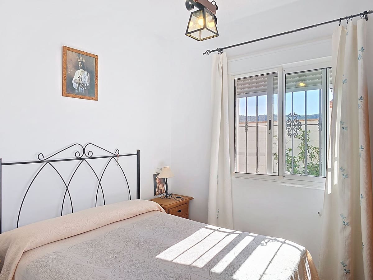 3 makuuhuone Huvila myytävänä paikassa Competa mukana uima-altaan 
autotalli - 420 000 € (Ref: 8930439)