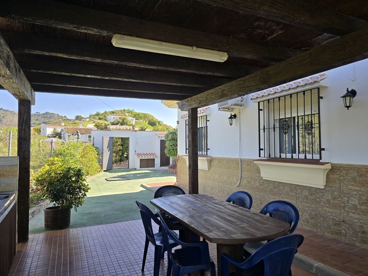 3 makuuhuone Huvila myytävänä paikassa Competa mukana uima-altaan 
autotalli - 420 000 € (Ref: 8930439)