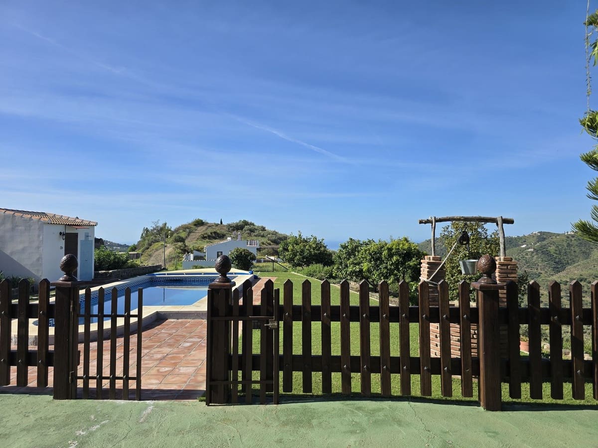 3 makuuhuone Huvila myytävänä paikassa Competa mukana uima-altaan 
autotalli - 420 000 € (Ref: 8930439)