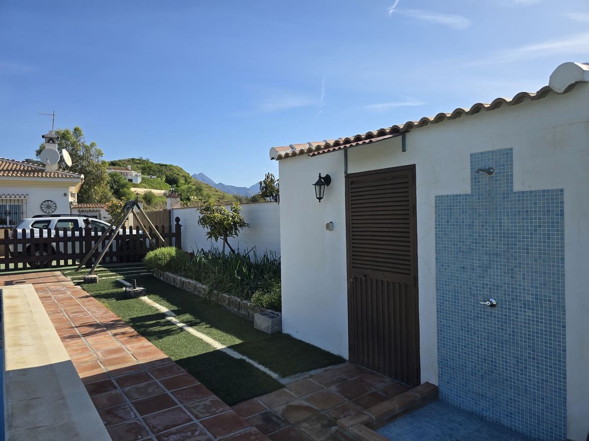 3 makuuhuone Huvila myytävänä paikassa Competa mukana uima-altaan 
autotalli - 420 000 € (Ref: 8930439)