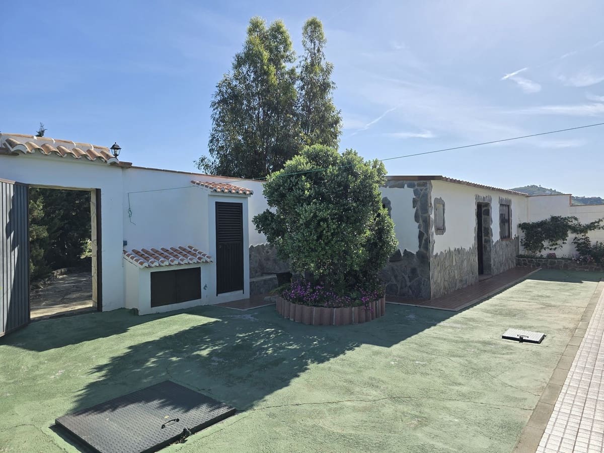 3 makuuhuone Huvila myytävänä paikassa Competa mukana uima-altaan 
autotalli - 420 000 € (Ref: 8930439)