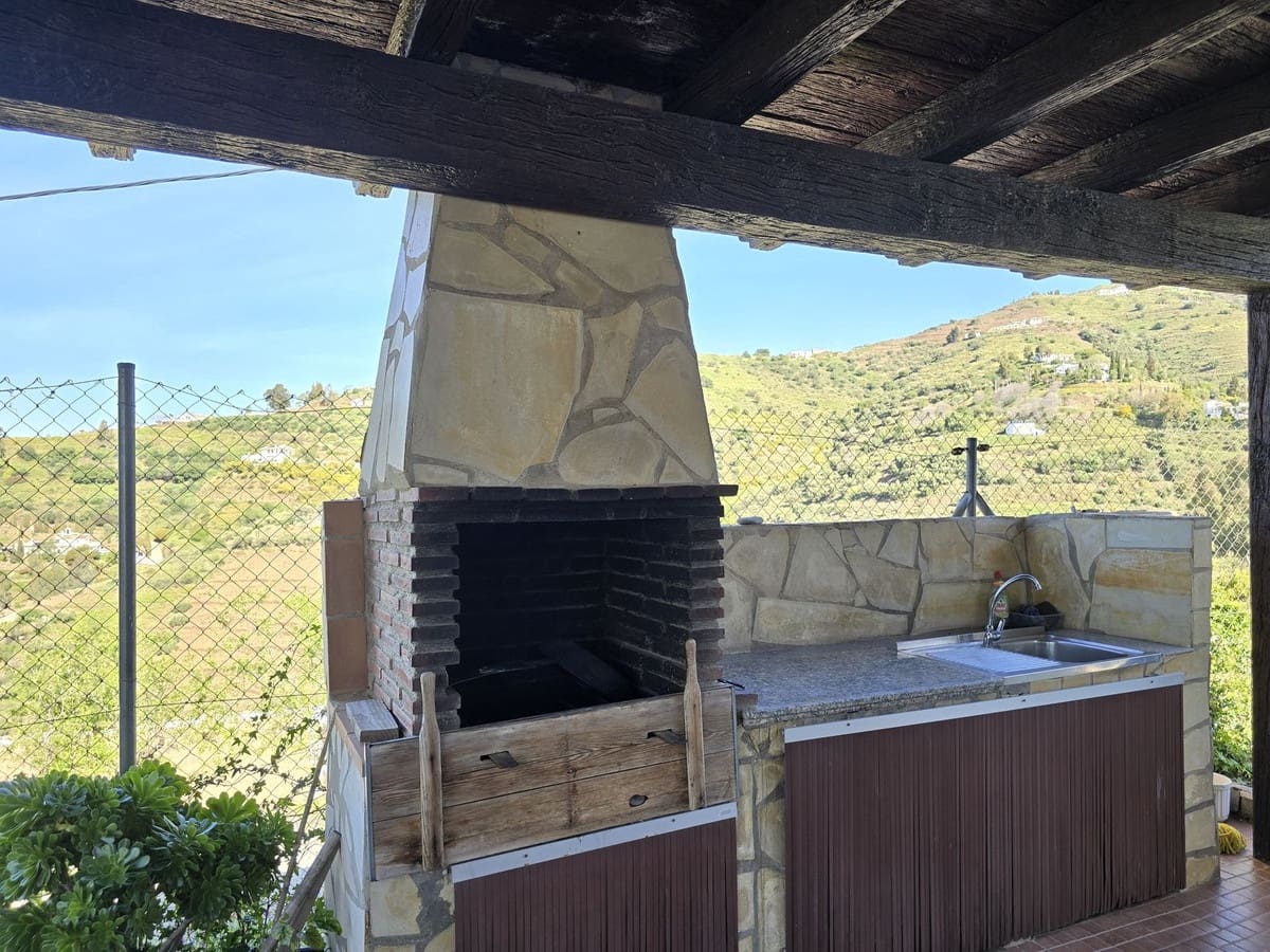 3 makuuhuone Huvila myytävänä paikassa Competa mukana uima-altaan 
autotalli - 420 000 € (Ref: 8930439)