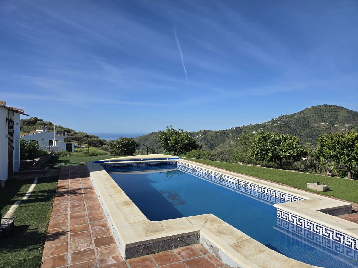 3 makuuhuone Huvila myytävänä paikassa Competa mukana uima-altaan 
autotalli - 420 000 € (Ref: 8930439)