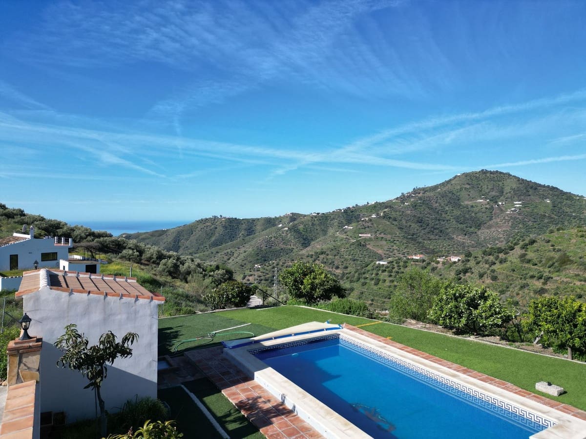 3 makuuhuone Huvila myytävänä paikassa Competa mukana uima-altaan 
autotalli - 420 000 € (Ref: 8930439)