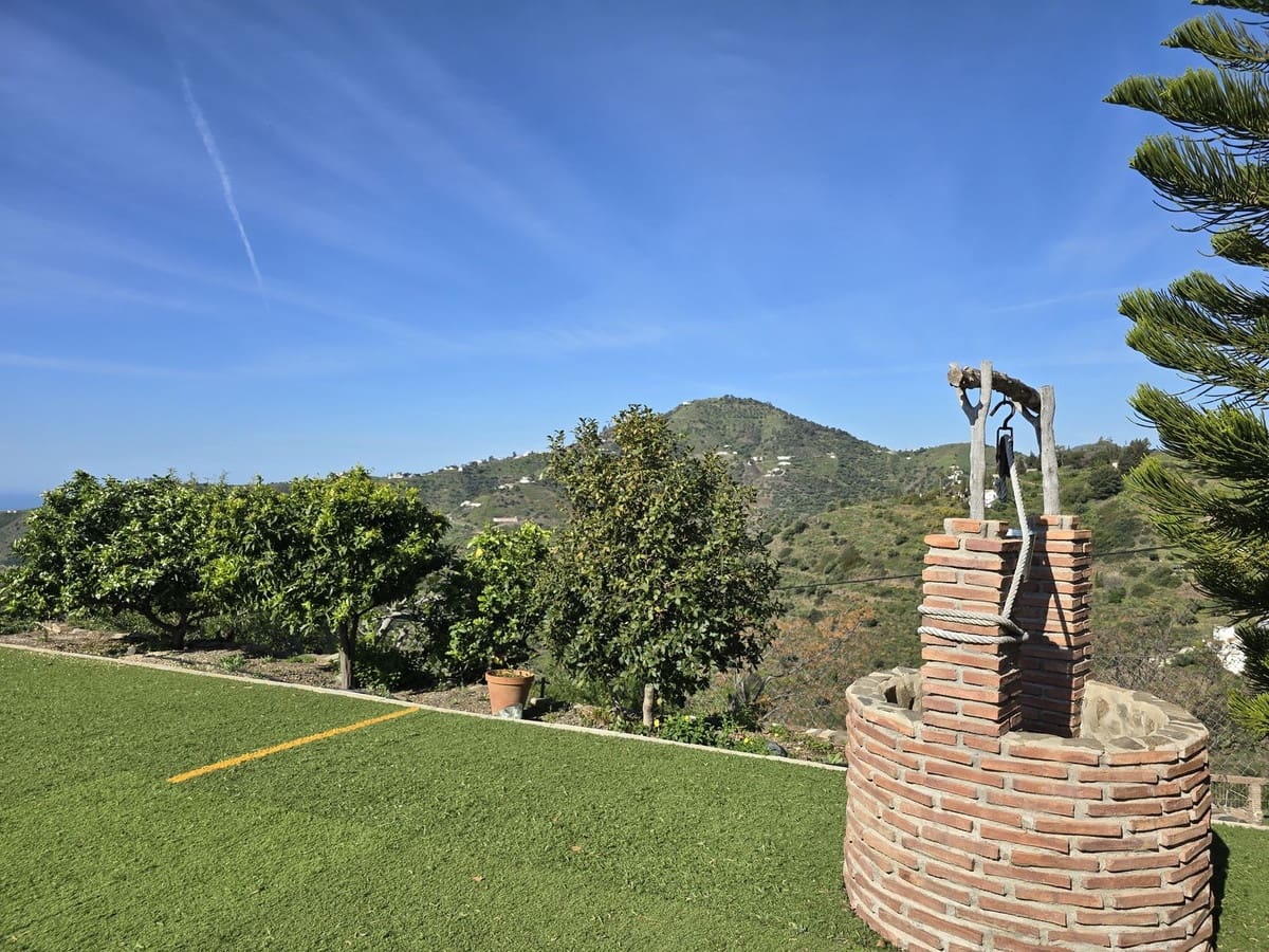 3 makuuhuone Huvila myytävänä paikassa Competa mukana uima-altaan 
autotalli - 420 000 € (Ref: 8930439)