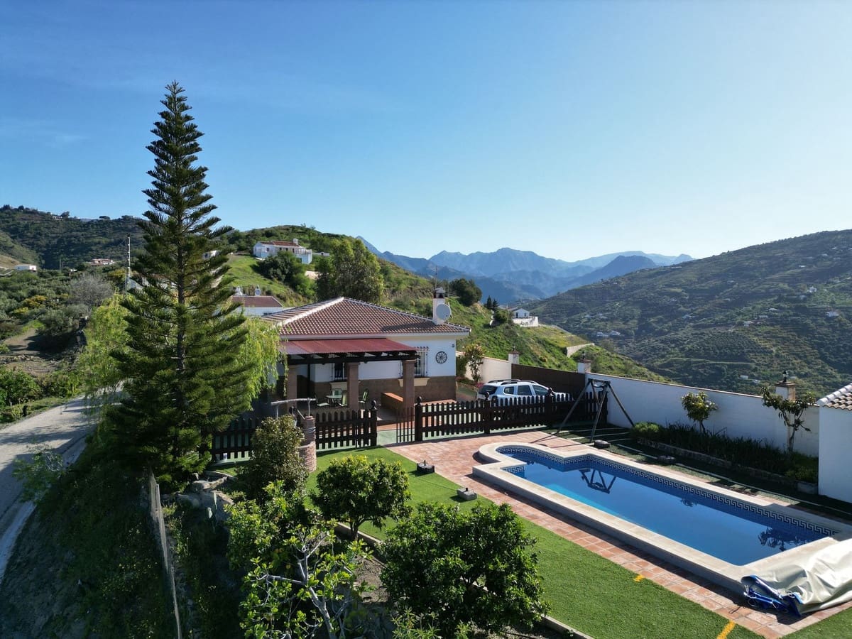 3 makuuhuone Huvila myytävänä paikassa Competa mukana uima-altaan 
autotalli - 420 000 € (Ref: 8930439)