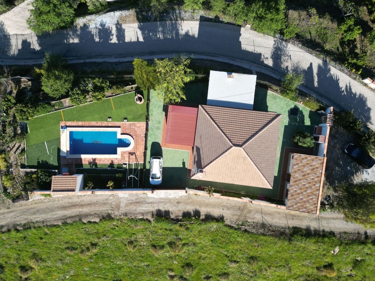 3 makuuhuone Huvila myytävänä paikassa Competa mukana uima-altaan 
autotalli - 420 000 € (Ref: 8930439)