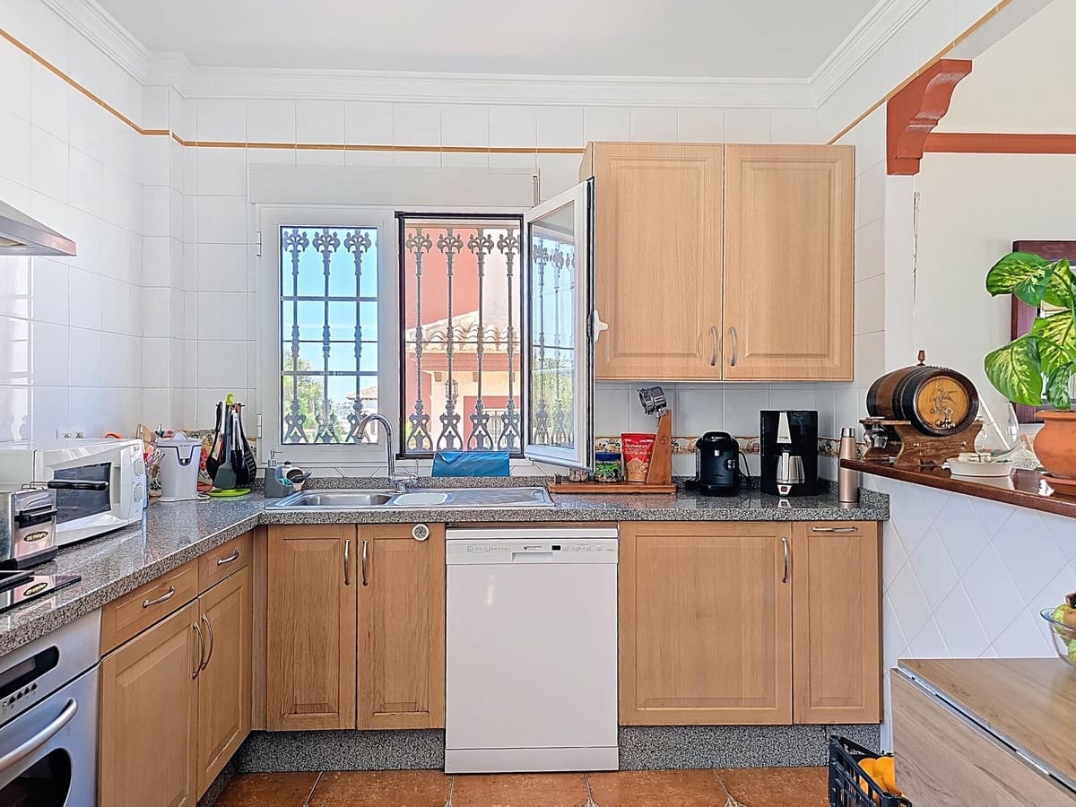 4 bedroom Villa for sale in Canillas de Albaida with pool garage - € 437,000 (Ref: 8938215)