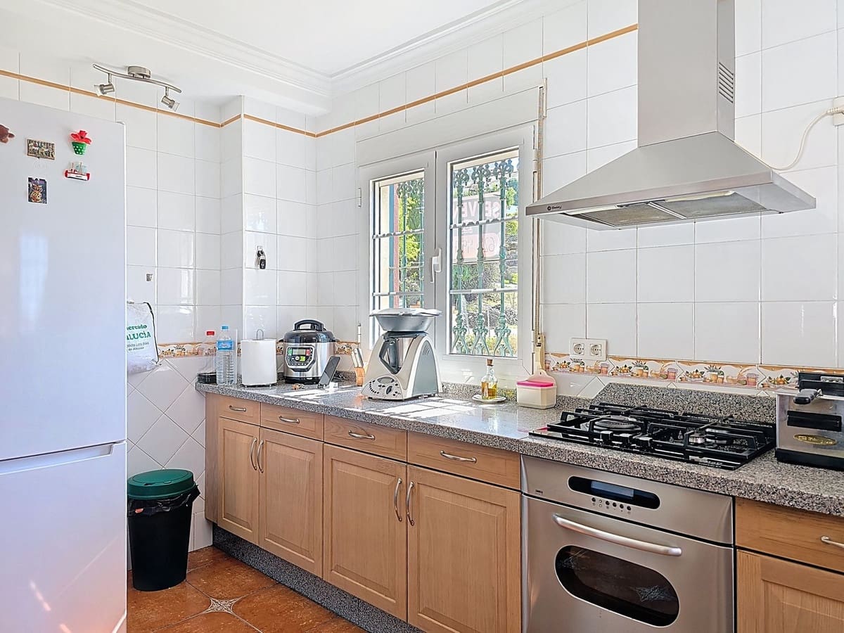 4 bedroom Villa for sale in Canillas de Albaida with pool garage - € 437,000 (Ref: 8938215)