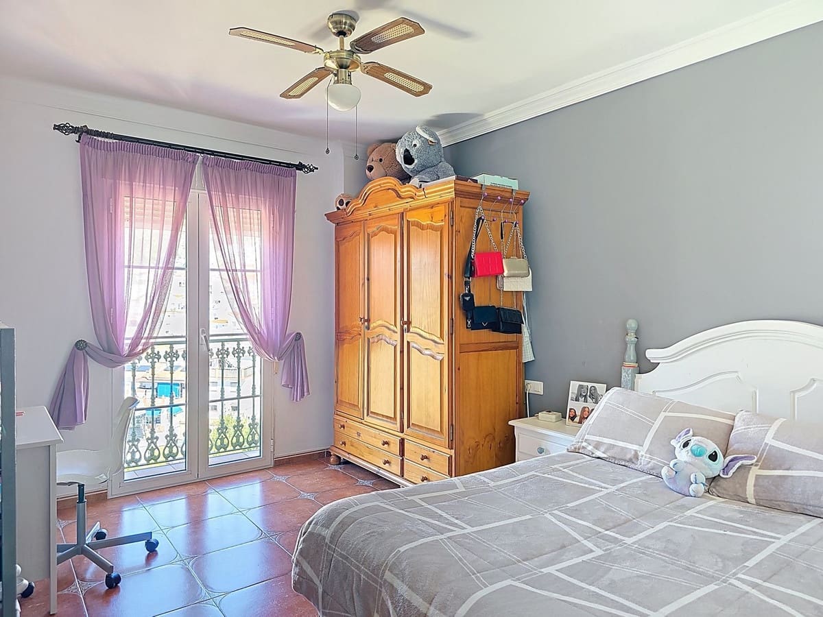 4 bedroom Villa for sale in Canillas de Albaida with pool garage - € 437,000 (Ref: 8938215)