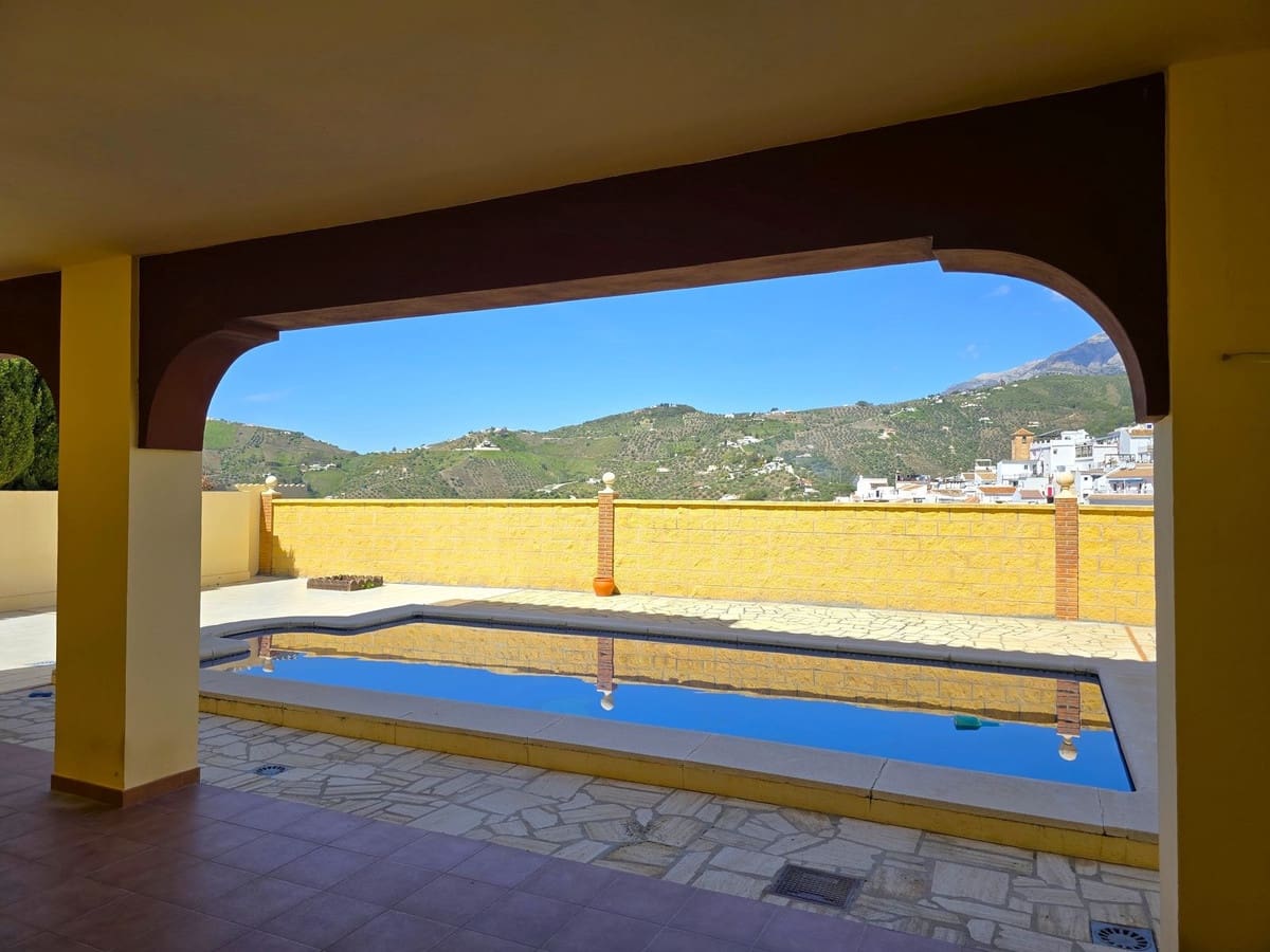 4 bedroom Villa for sale in Canillas de Albaida with pool garage - € 437,000 (Ref: 8938215)