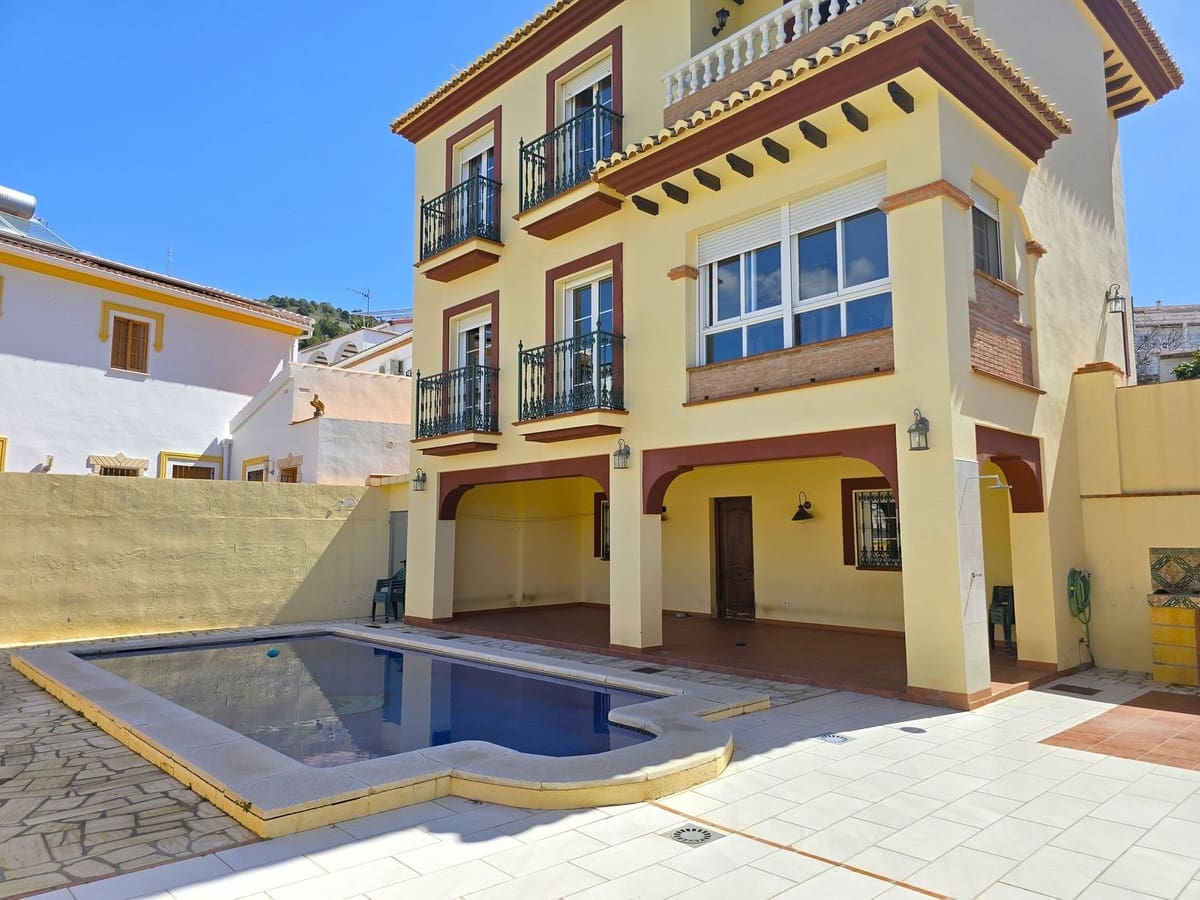 4 bedroom Villa for sale in Canillas de Albaida with pool garage - € 437,000 (Ref: 8938215)