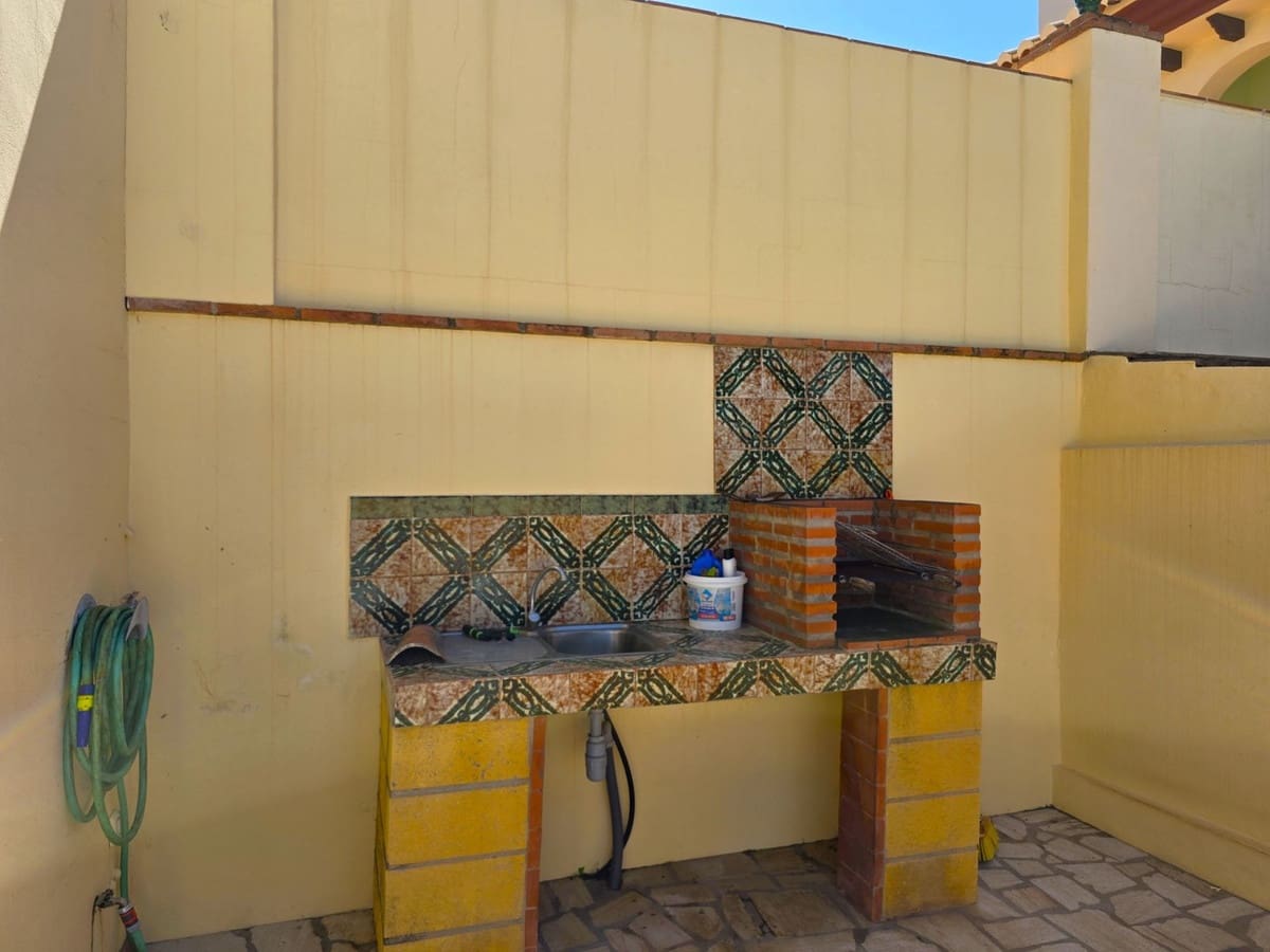4 bedroom Villa for sale in Canillas de Albaida with pool garage - € 437,000 (Ref: 8938215)