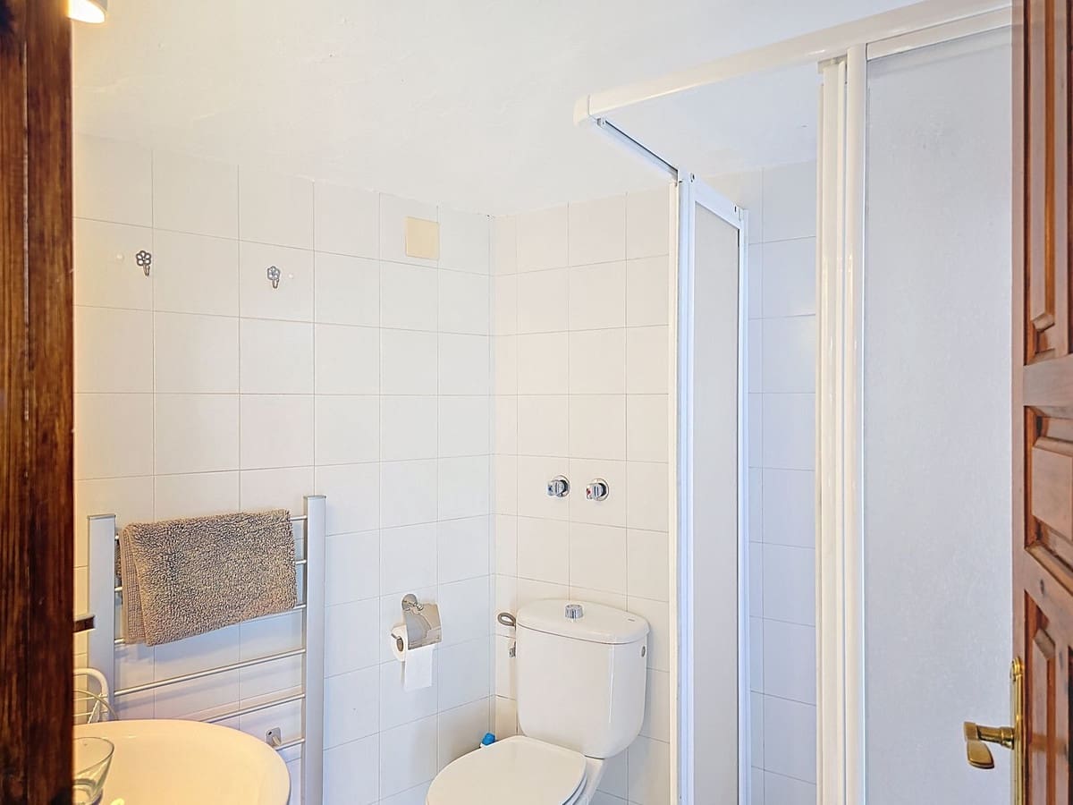 6 bedroom Villa for sale in Competa with pool garage - € 749,950 (Ref: 8957938)