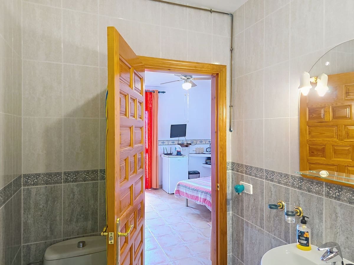 6 bedroom Villa for sale in Competa with pool garage - € 749,950 (Ref: 8957938)