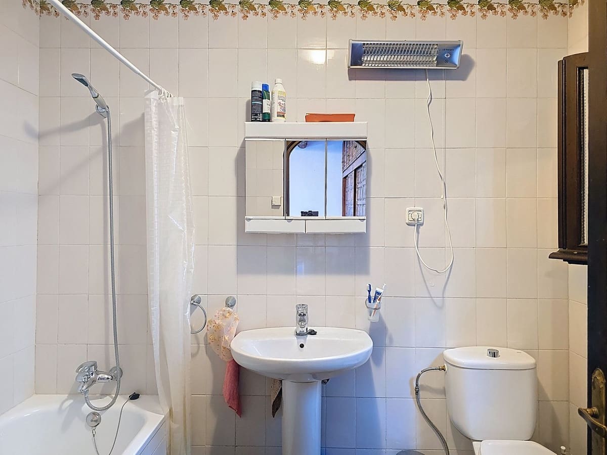 6 bedroom Villa for sale in Competa with pool garage - € 749,950 (Ref: 8957938)