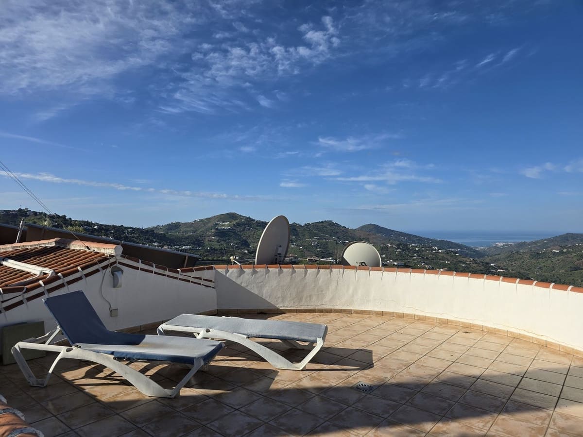 6 bedroom Villa for sale in Competa with pool garage - € 749,950 (Ref: 8957938)