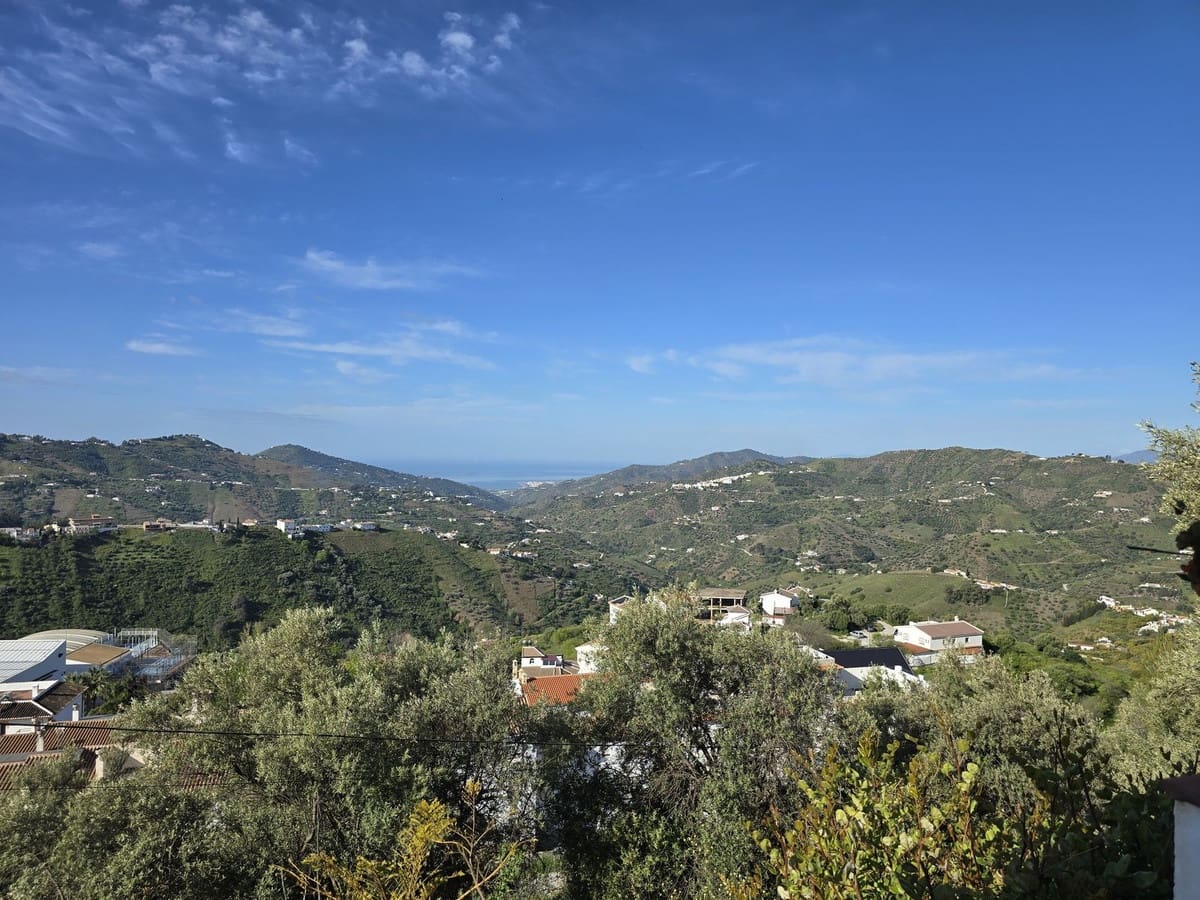 6 bedroom Villa for sale in Competa with pool garage - € 749,950 (Ref: 8957938)