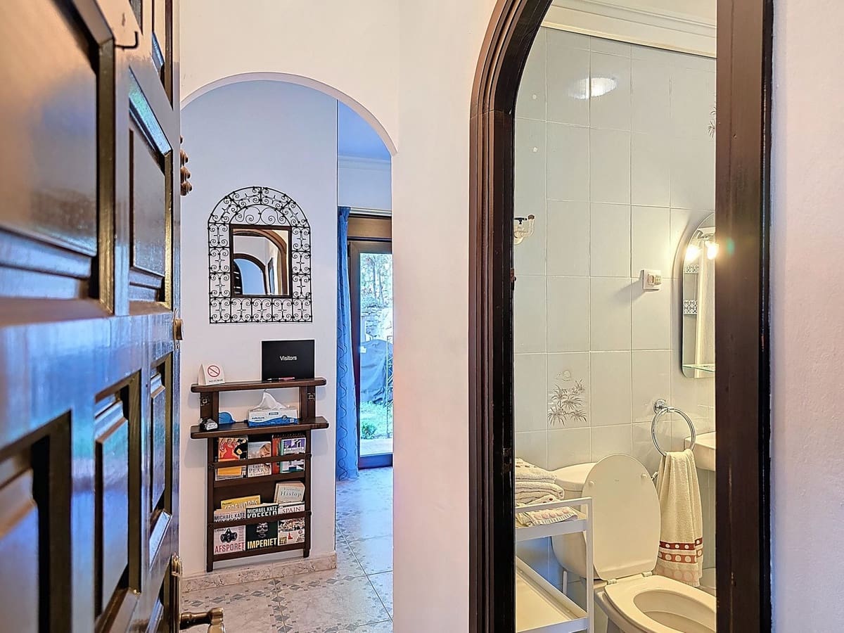 6 bedroom Villa for sale in Competa with pool garage - € 749,950 (Ref: 8957938)