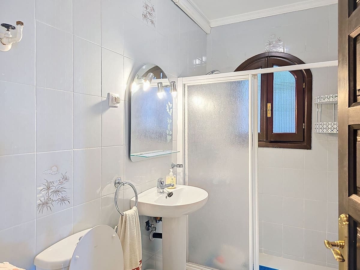 6 bedroom Villa for sale in Competa with pool garage - € 749,950 (Ref: 8957938)