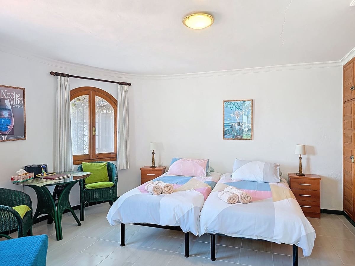 6 bedroom Villa for sale in Competa with pool garage - € 749,950 (Ref: 8957938)