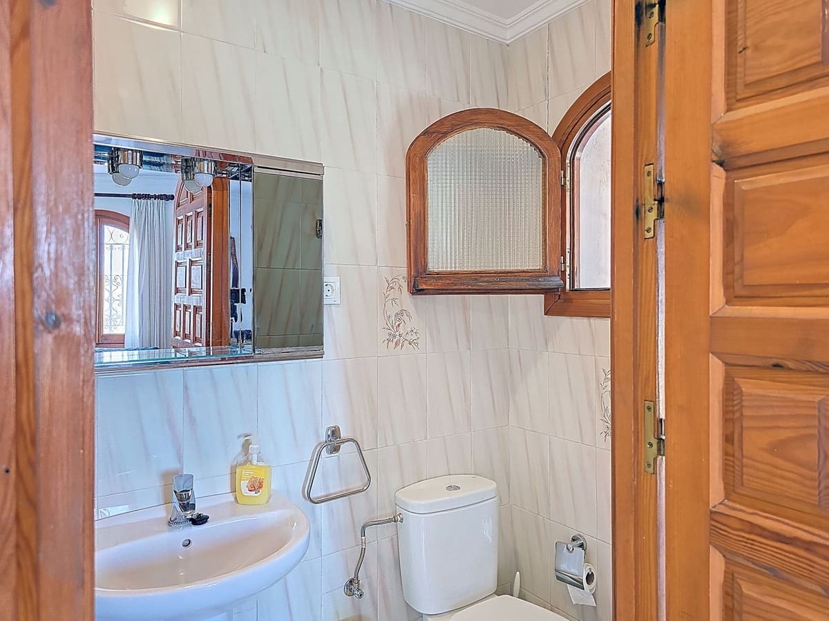 6 bedroom Villa for sale in Competa with pool garage - € 749,950 (Ref: 8957938)