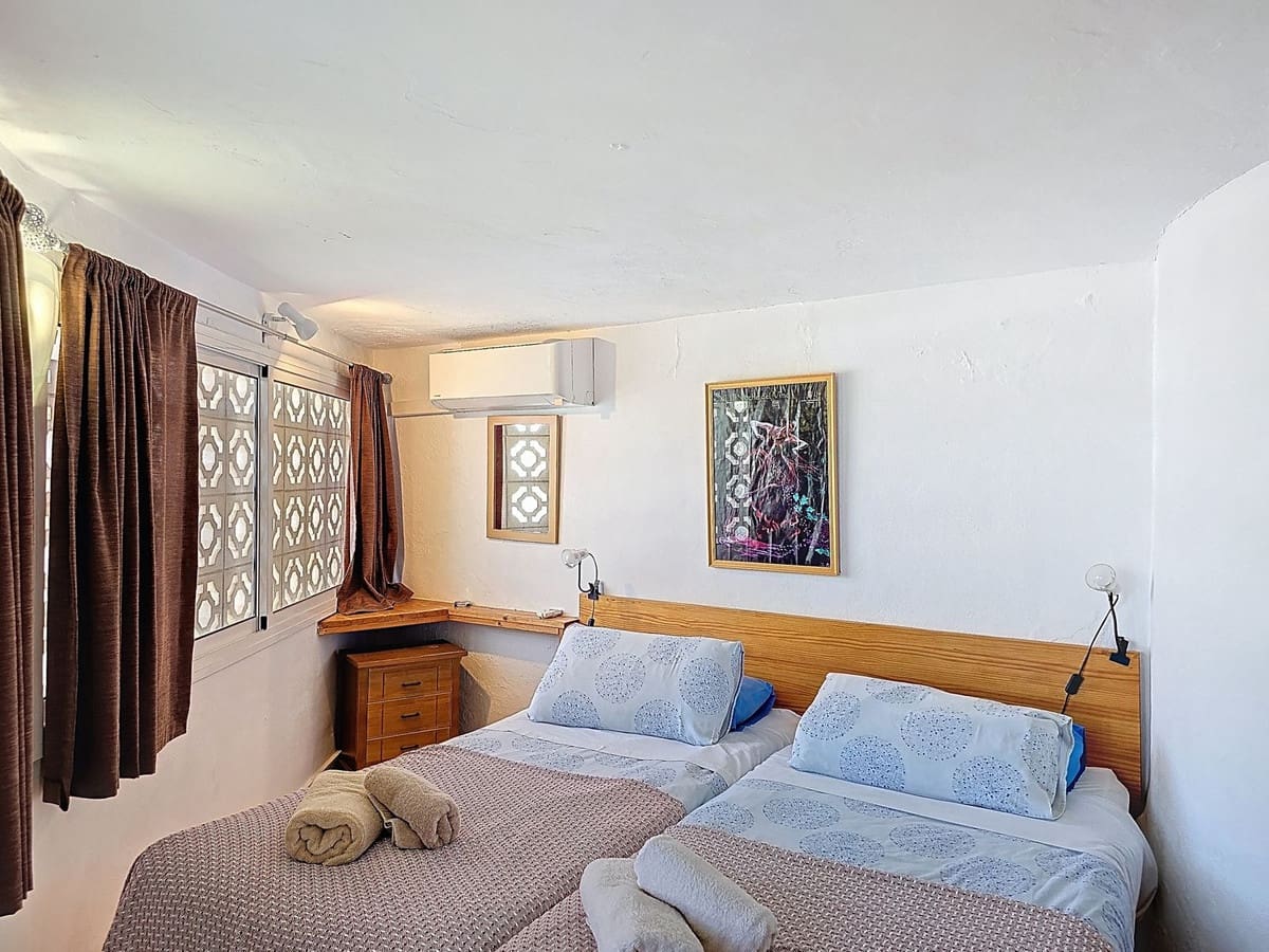 6 bedroom Villa for sale in Competa with pool garage - € 749,950 (Ref: 8957938)