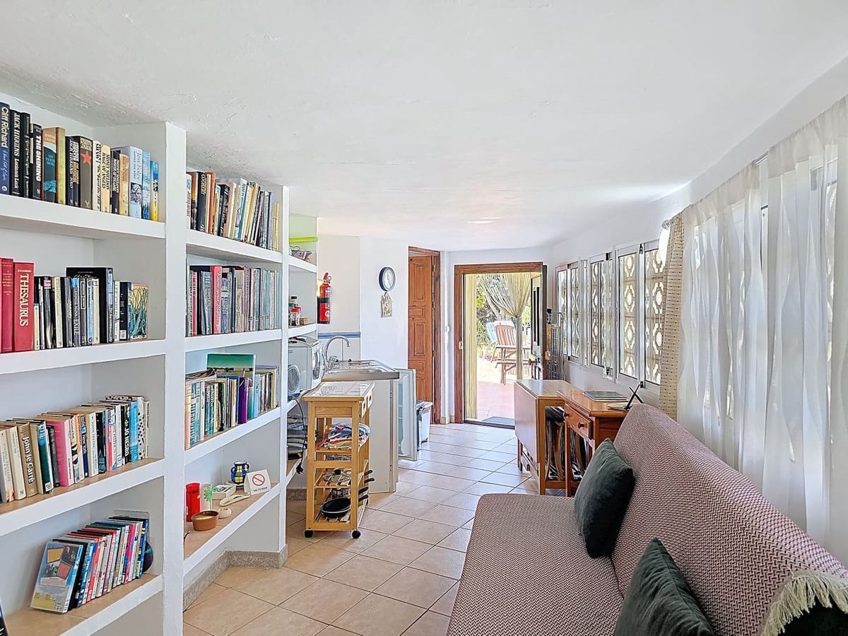 6 bedroom Villa for sale in Competa with pool garage - € 749,950 (Ref: 8957938)