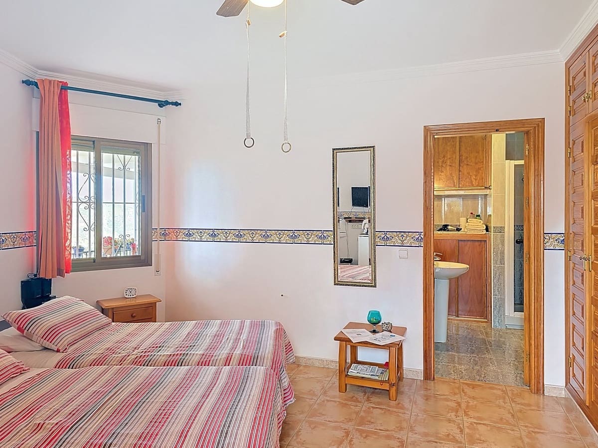 6 bedroom Villa for sale in Competa with pool garage - € 749,950 (Ref: 8957938)