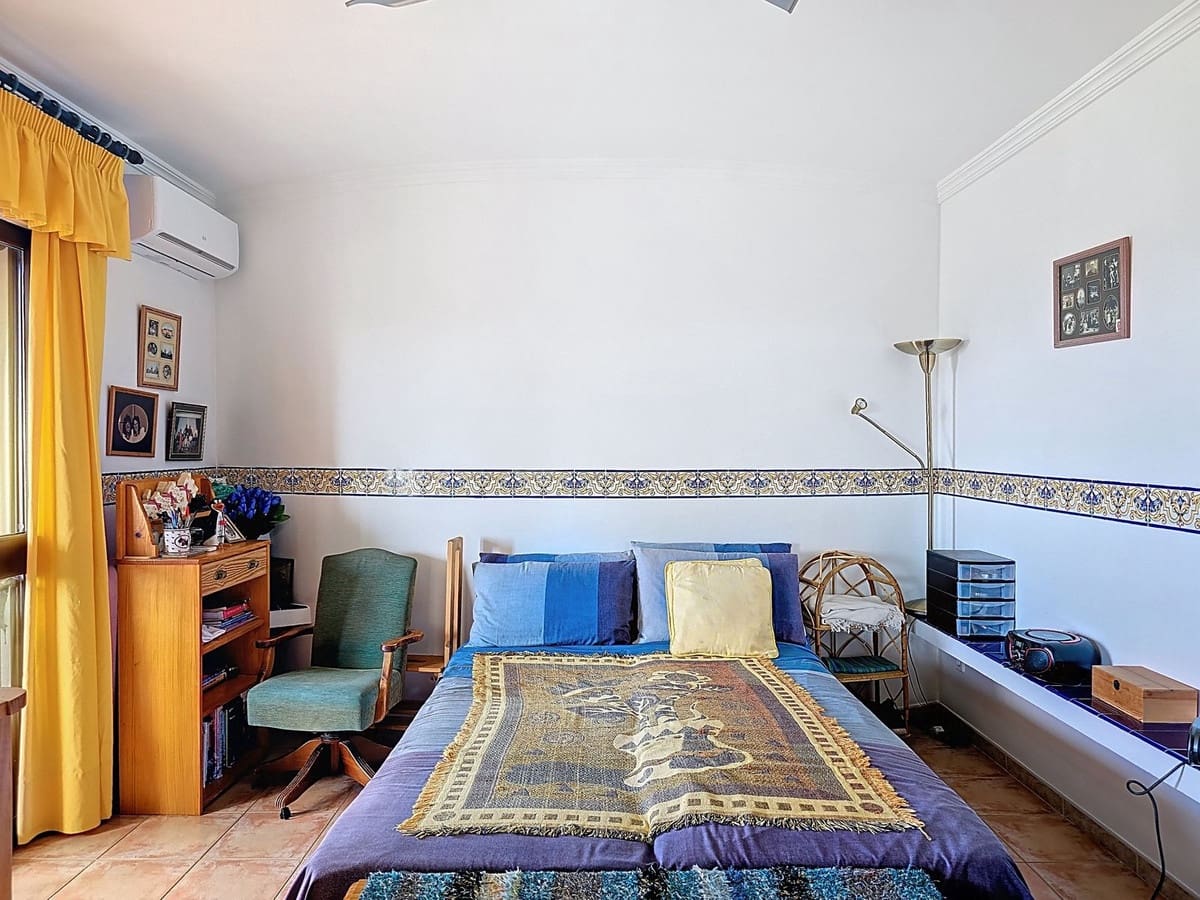 6 bedroom Villa for sale in Competa with pool garage - € 749,950 (Ref: 8957938)