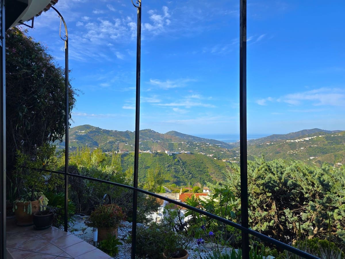 6 bedroom Villa for sale in Competa with pool garage - € 749,950 (Ref: 8957938)