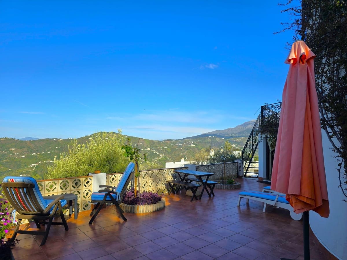 6 bedroom Villa for sale in Competa with pool garage - € 749,950 (Ref: 8957938)