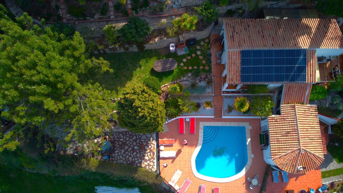 6 bedroom Villa for sale in Competa with pool garage - € 749,950 (Ref: 8957938)