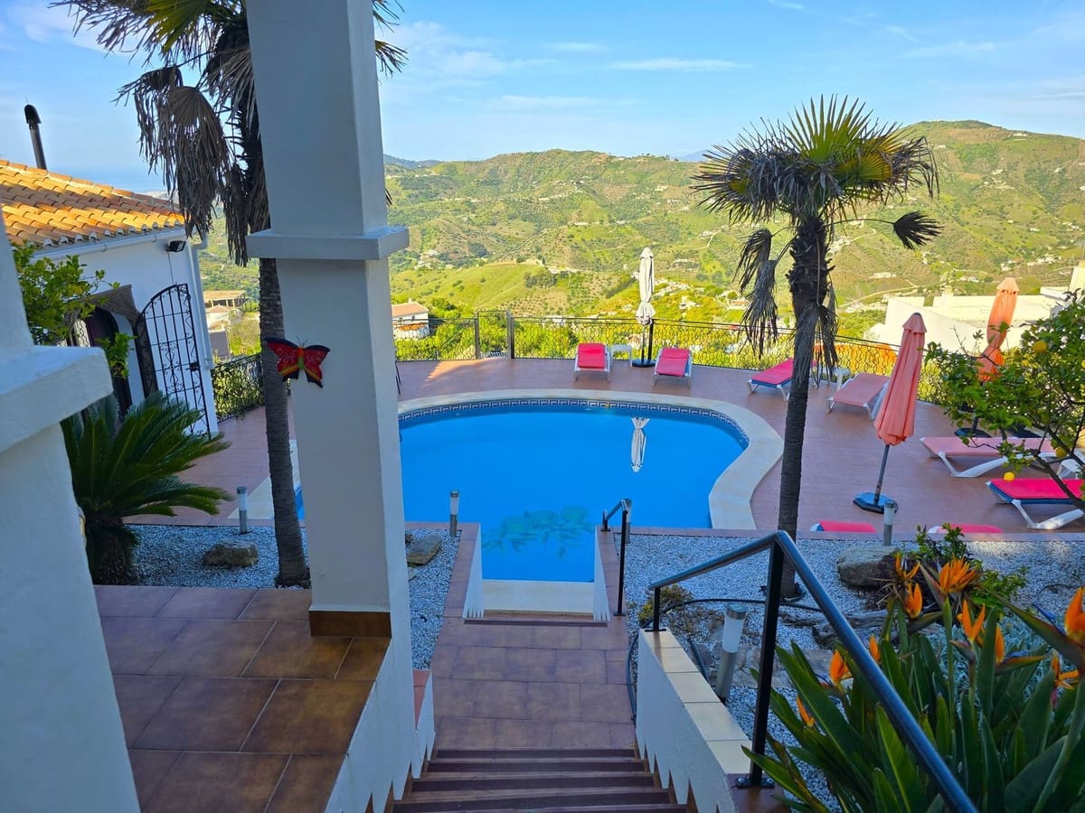 6 bedroom Villa for sale in Competa with pool garage - € 749,950 (Ref: 8957938)