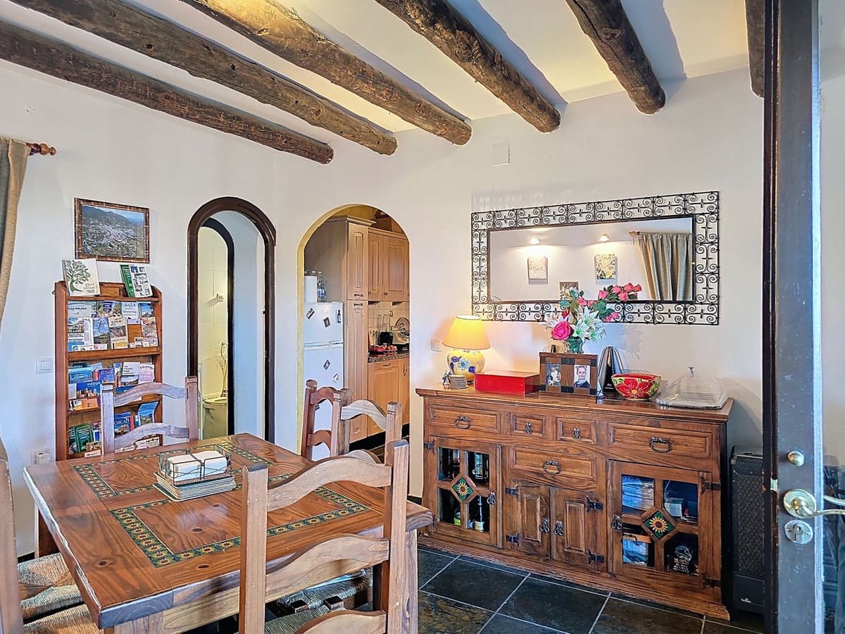 6 bedroom Villa for sale in Competa with pool garage - € 749,950 (Ref: 8957938)