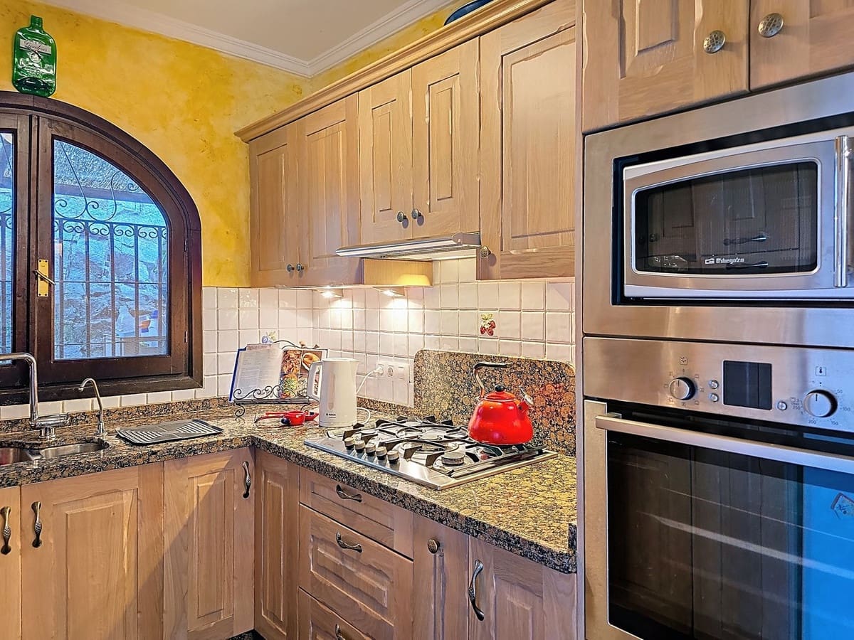 6 bedroom Villa for sale in Competa with pool garage - € 749,950 (Ref: 8957938)