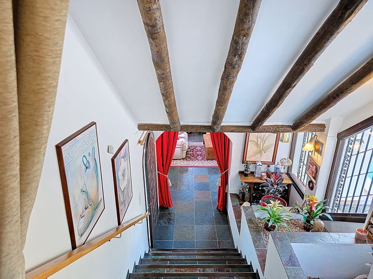 6 bedroom Villa for sale in Competa with pool garage - € 749,950 (Ref: 8957938)