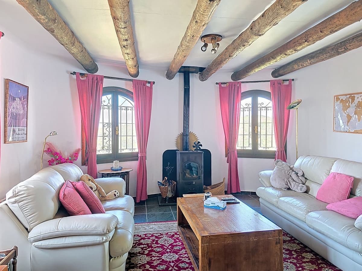 6 bedroom Villa for sale in Competa with pool garage - € 749,950 (Ref: 8957938)